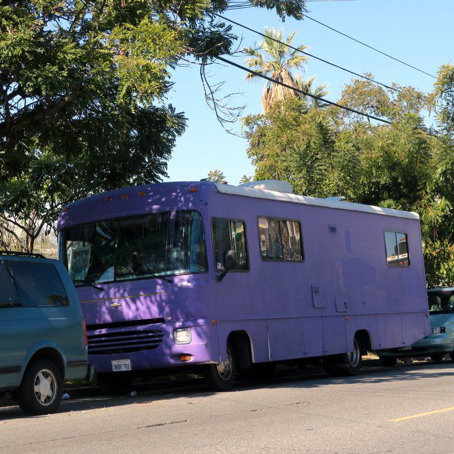 Purple bus and other live-in vehicles face eviction from Echo Park Lake